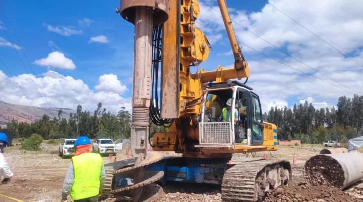 aca mostramos una perforadora para generar la pregunta ¿Porque pilotes pre excavados?