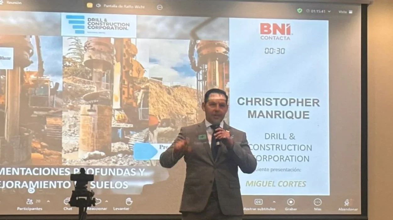 Gerente de DCC Perú exponiendo sobre pilotes excavados en el evento BNI Contacta en Miraflores