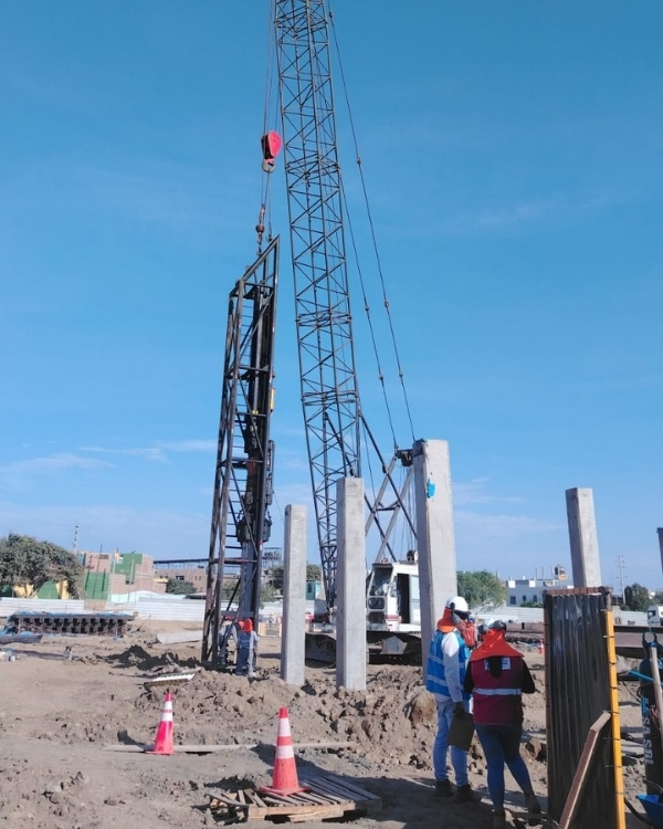 Hincado de pilotes en las cimentaciones profundas del Perú por DCC Perú
