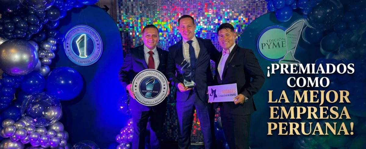 DCC recibiendo el premio a la mejor empresa PYME 2025 en su rubro