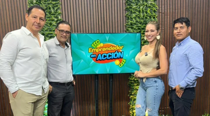 Los tres socios de DCC Perú junto a Lucecita Ceballos en el set del programa Emprendedor en Acción de PYME TV