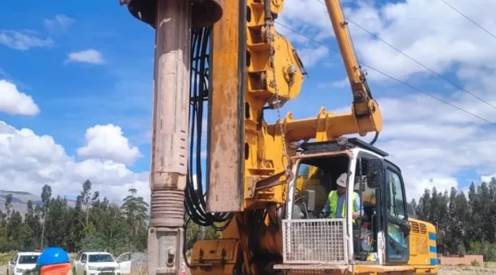 aca mostramos una perforadora para generar la pregunta ¿Porque pilotes excavados?