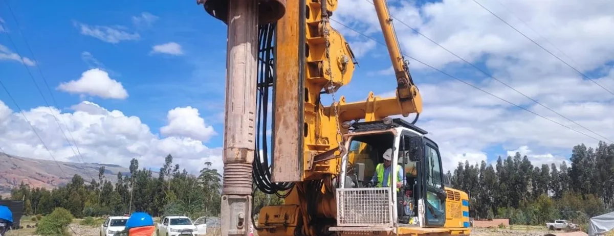 aca mostramos una perforadora para generar la pregunta ¿Porque pilotes excavados?