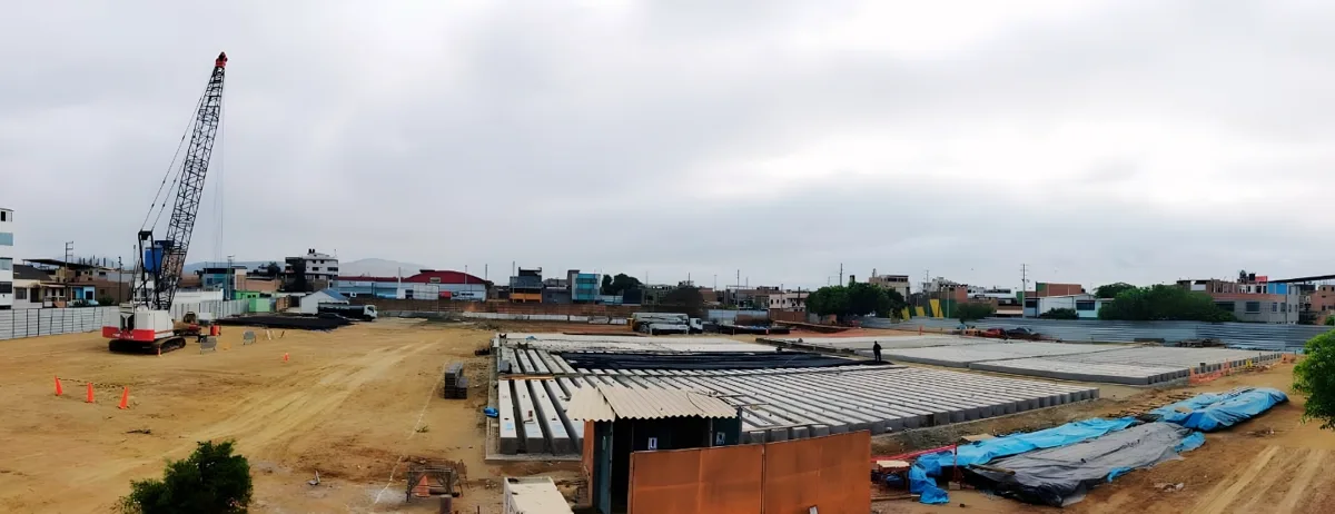 Pilotes hincados de concreto en obras de Chimbote