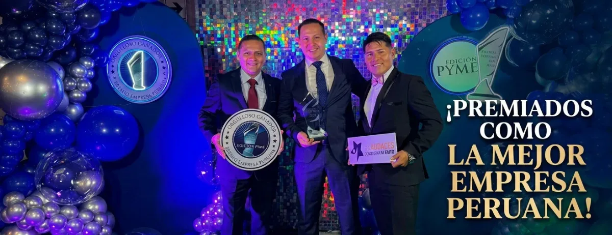 DCC recibiendo el premio a la mejor empresa PYME 2025 en su rubro